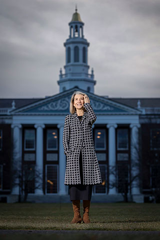 Amy Edmondson, utanför sin arbetsplats vid Harvard Business school. Foto: Pontus Höök